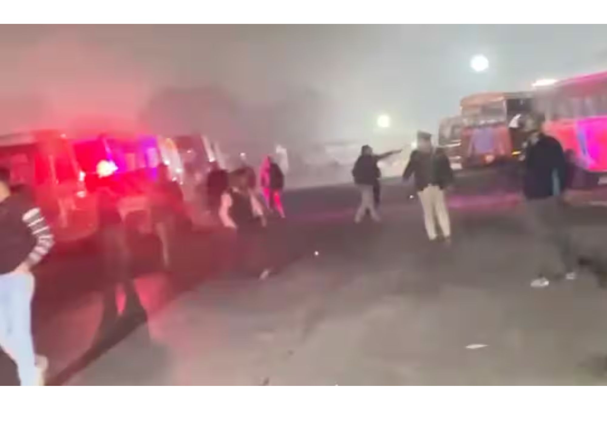 Agra Bomb News - आगरा में ISBT पर बम की धमकी से अफरा-तफरी; लावारिस बैग में तार मिले, पुलिस मौके पर पहुंची